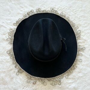 NEW !!! Women black hat with crystals Retail 144$